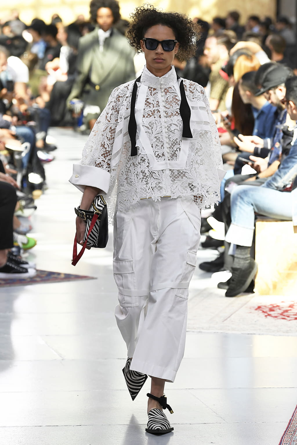 Fashion Week Paris Spring/Summer 2020 look 40 from the Sacai collection menswear