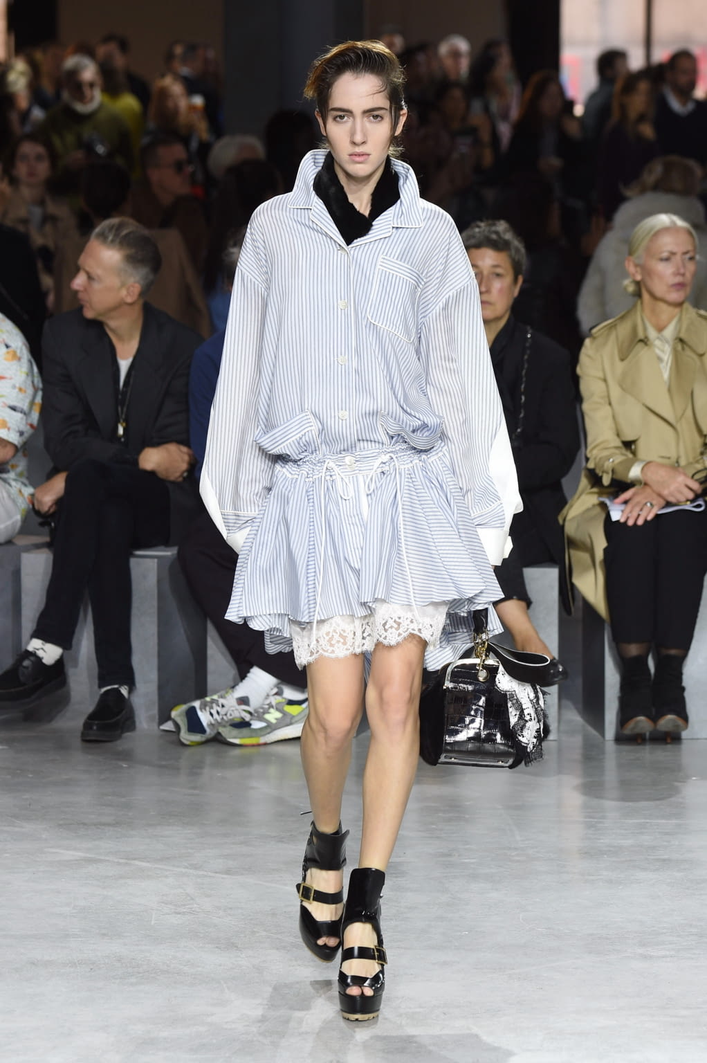Fashion Week Paris Spring/Summer 2017 look 10 from the Sacai collection womenswear