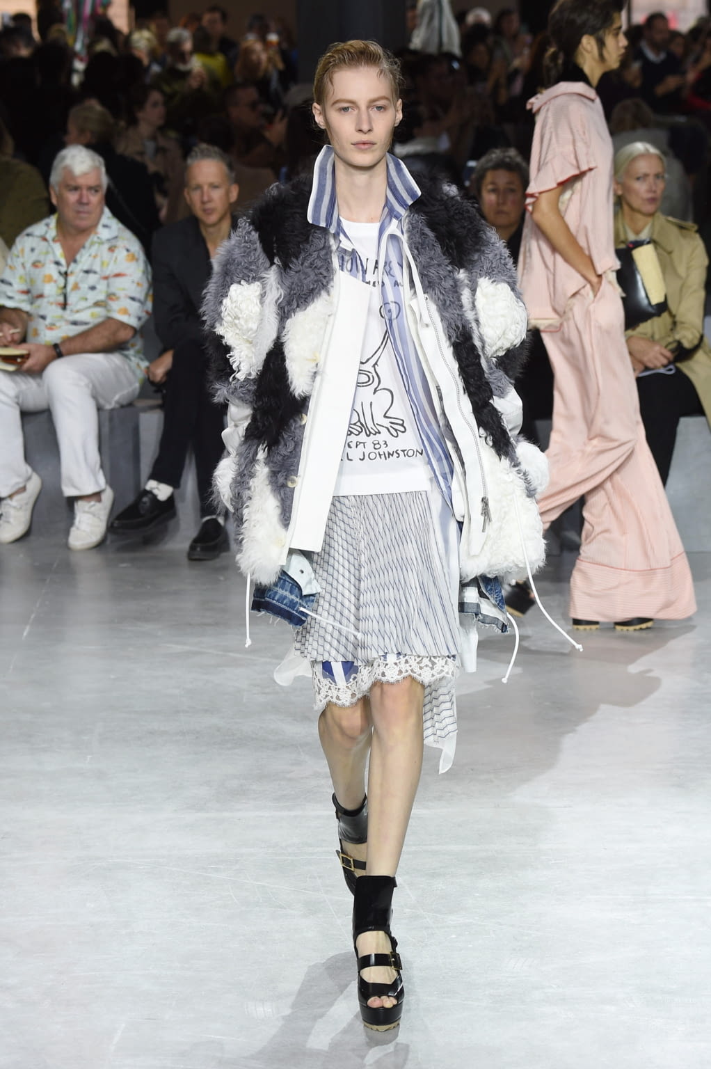 Fashion Week Paris Spring/Summer 2017 look 14 from the Sacai collection womenswear
