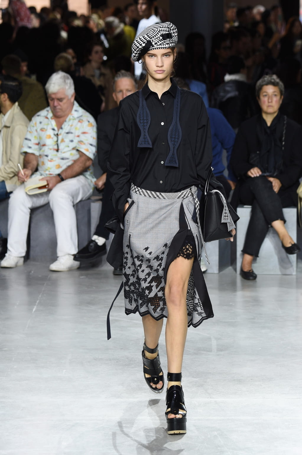 Fashion Week Paris Spring/Summer 2017 look 40 from the Sacai collection womenswear