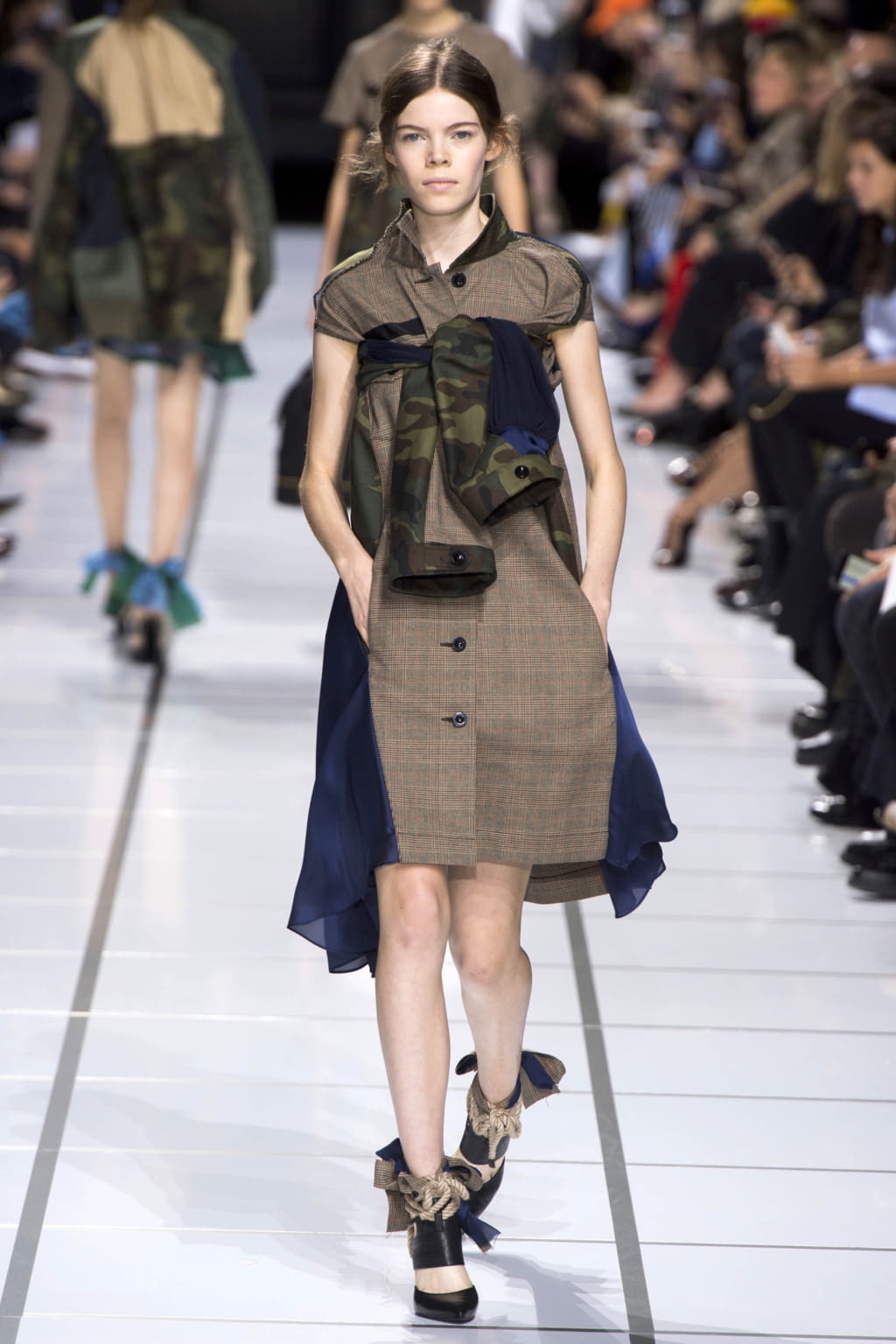 Fashion Week Paris Spring/Summer 2018 look 10 de la collection Sacai womenswear