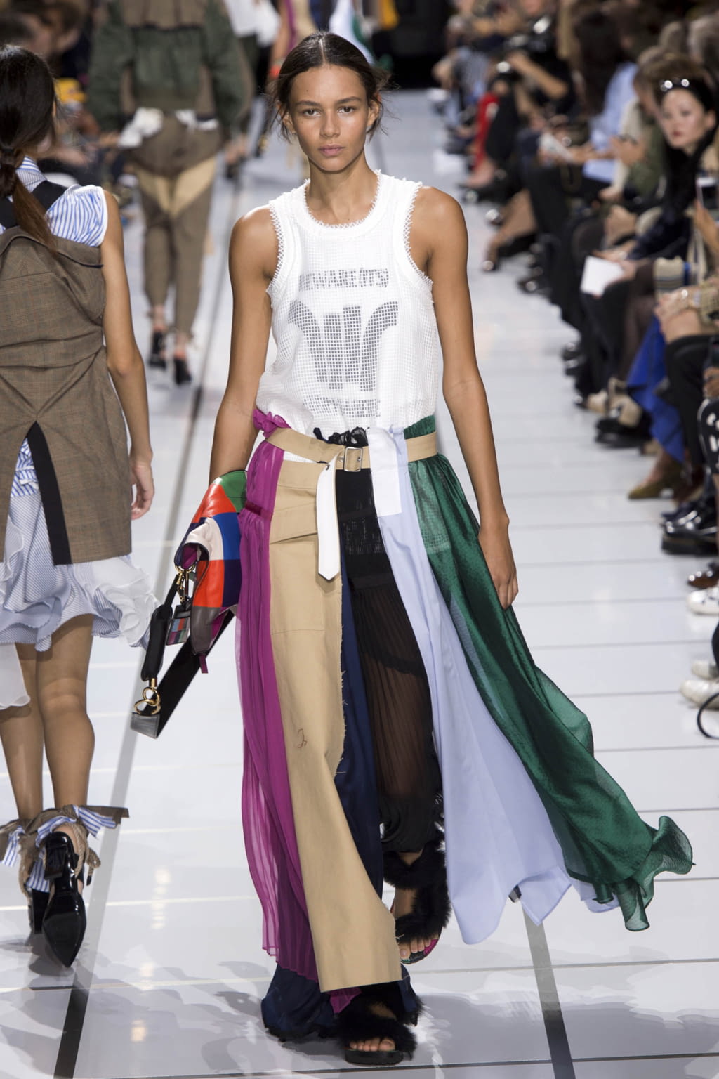 Fashion Week Paris Spring/Summer 2018 look 14 from the Sacai collection womenswear