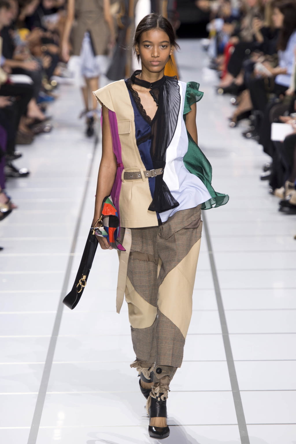 Fashion Week Paris Spring/Summer 2018 look 15 from the Sacai collection womenswear