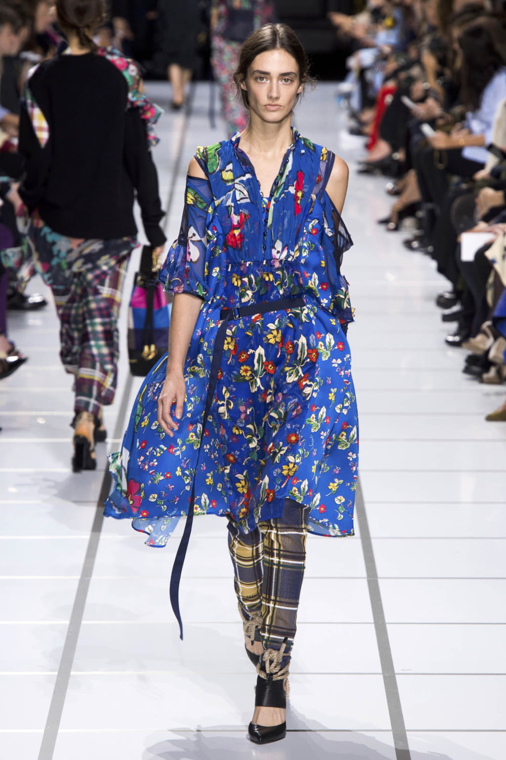 Fashion Week Paris Spring/Summer 2018 look 36 from the Sacai collection 女装
