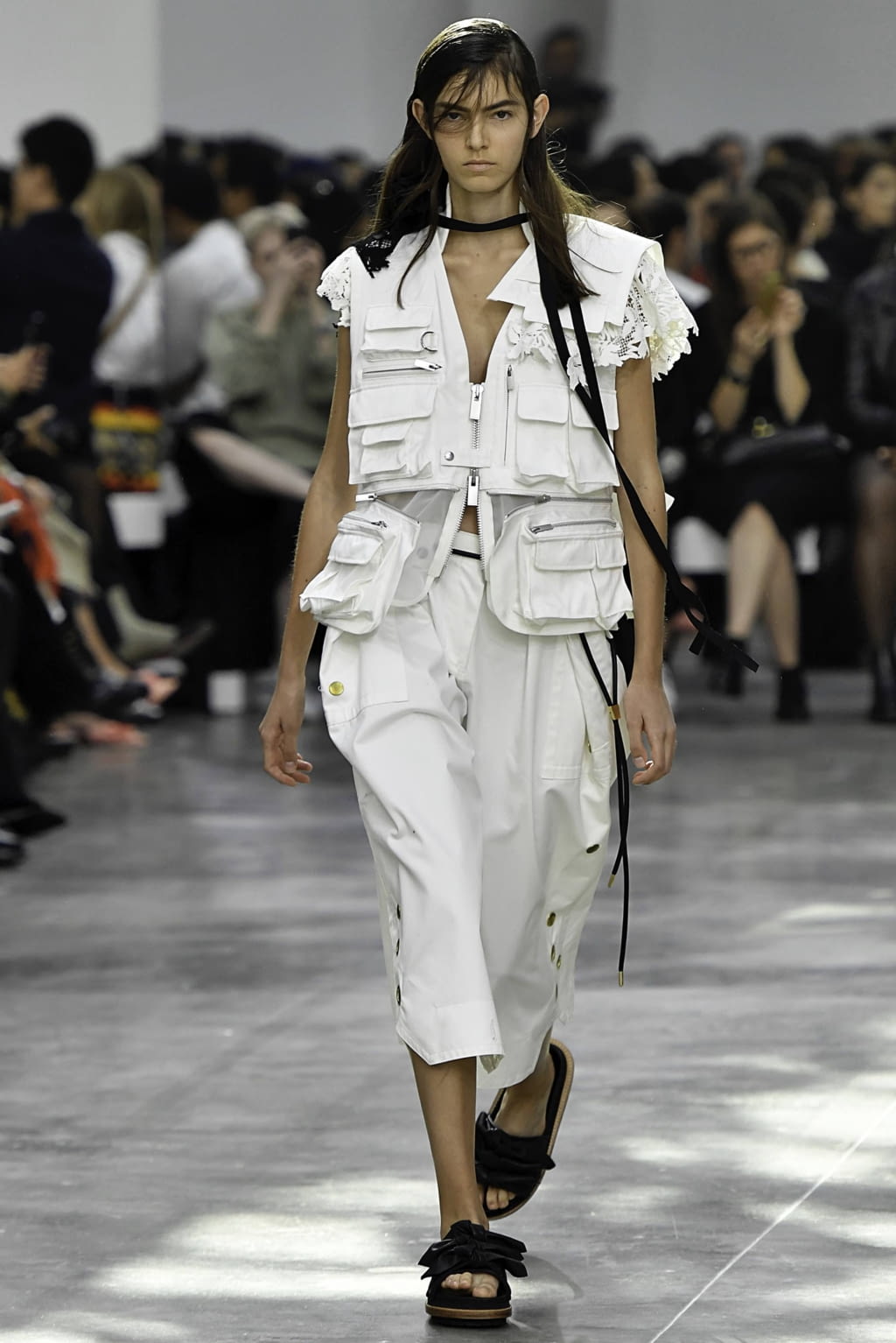 Fashion Week Paris Spring/Summer 2019 look 4 from the Sacai collection womenswear