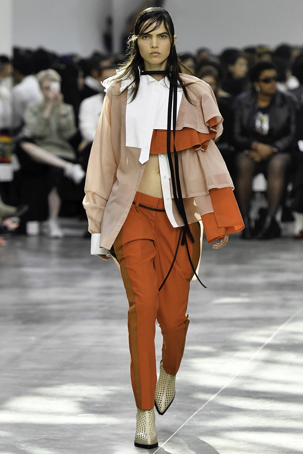 Fashion Week Paris Spring/Summer 2019 look 8 from the Sacai collection womenswear