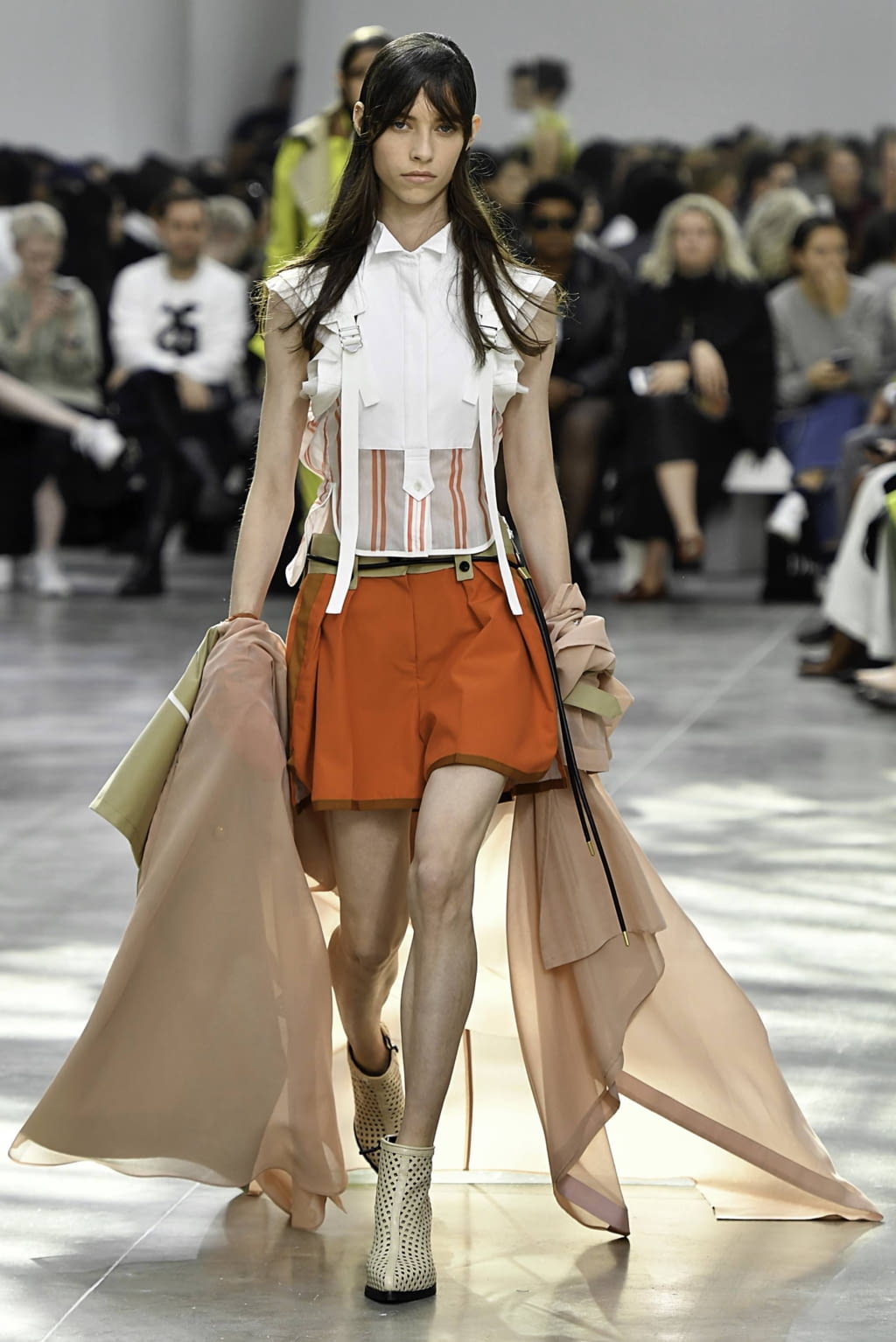 Fashion Week Paris Spring/Summer 2019 look 10 de la collection Sacai womenswear