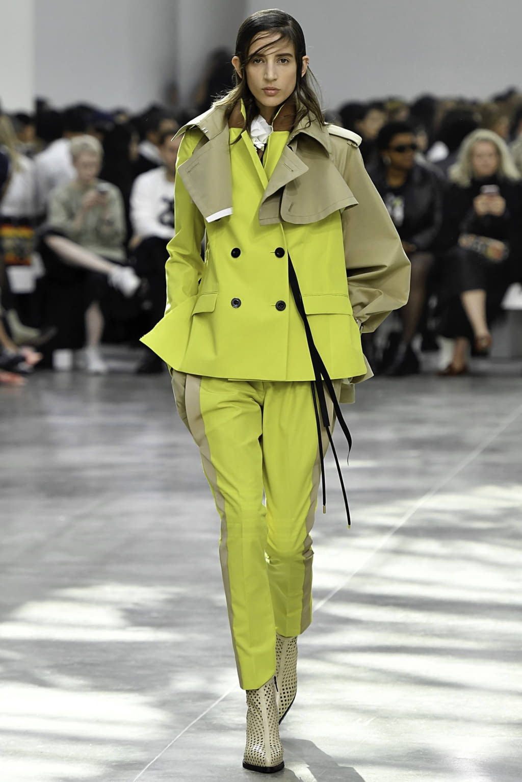 Fashion Week Paris Spring/Summer 2019 look 11 from the Sacai collection womenswear