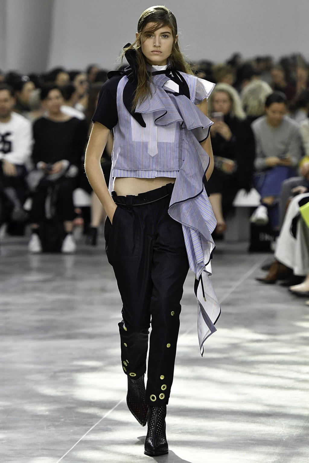 Fashion Week Paris Spring/Summer 2019 look 15 from the Sacai collection womenswear