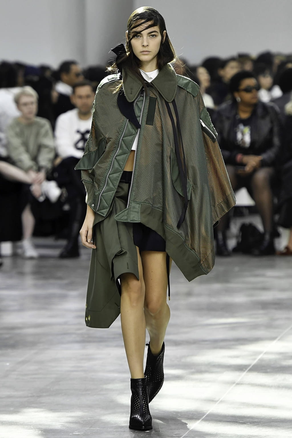 Fashion Week Paris Spring/Summer 2019 look 19 from the Sacai collection womenswear