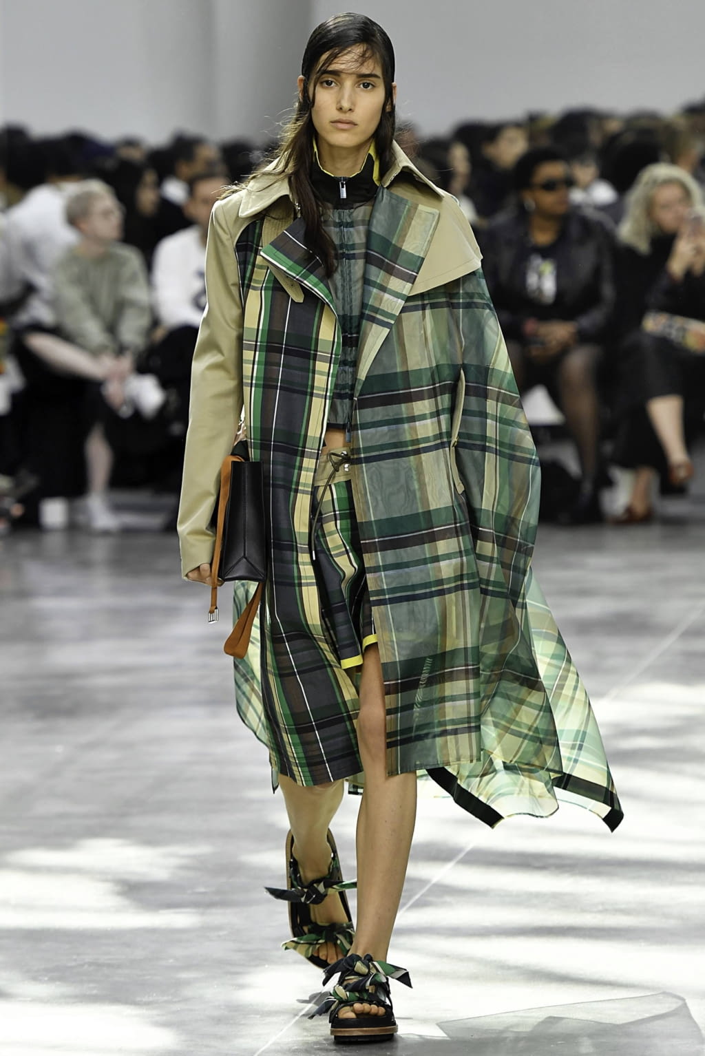 Fashion Week Paris Spring/Summer 2019 look 22 from the Sacai collection womenswear