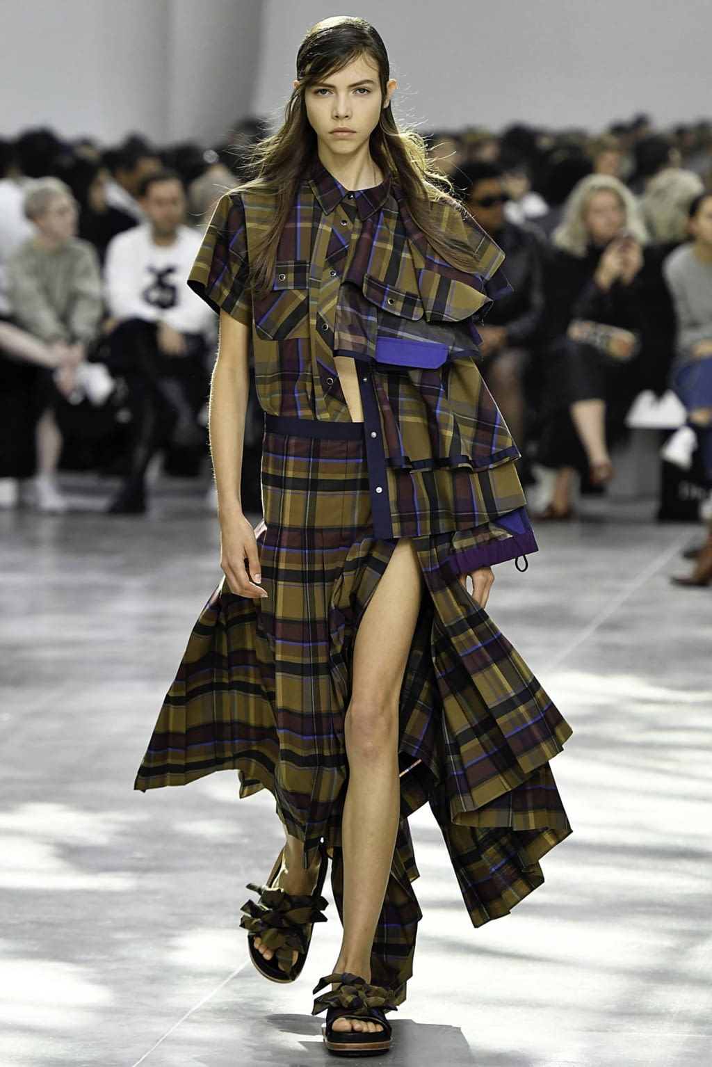 Fashion Week Paris Spring/Summer 2019 look 23 de la collection Sacai womenswear