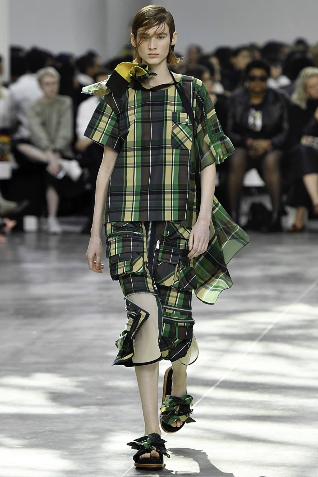 Fashion Week Paris Spring/Summer 2019 look 30 from the Sacai collection womenswear