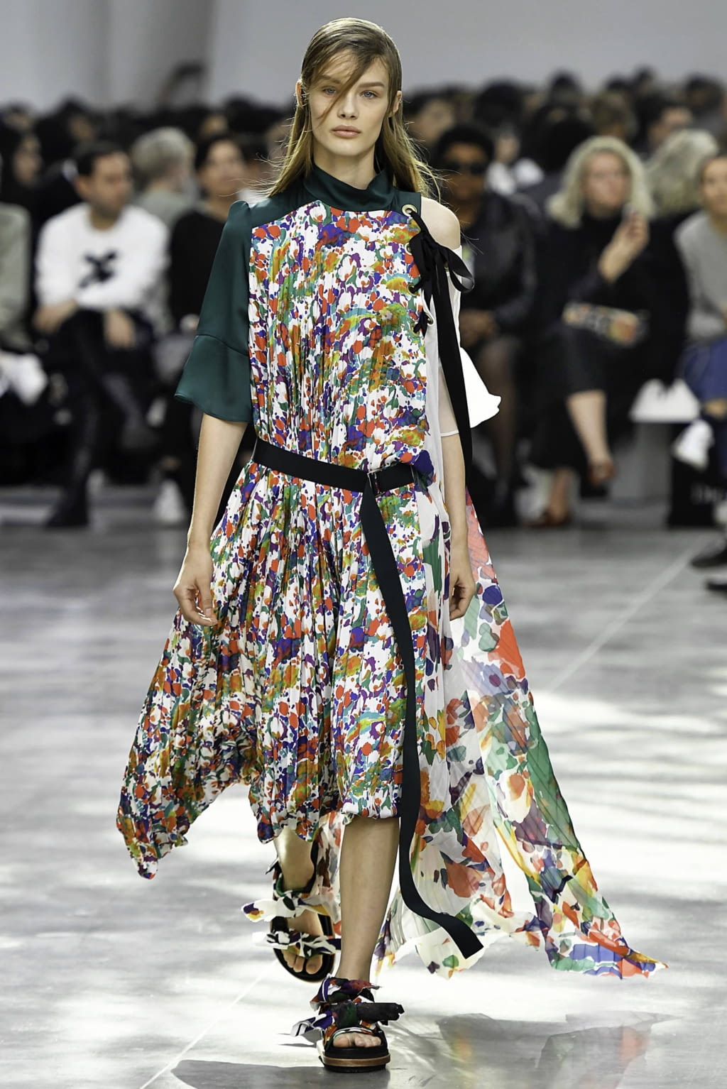 Fashion Week Paris Spring/Summer 2019 look 38 de la collection Sacai womenswear