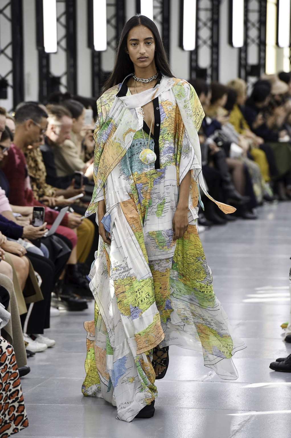 Fashion Week Paris Spring/Summer 2020 look 1 from the Sacai collection womenswear