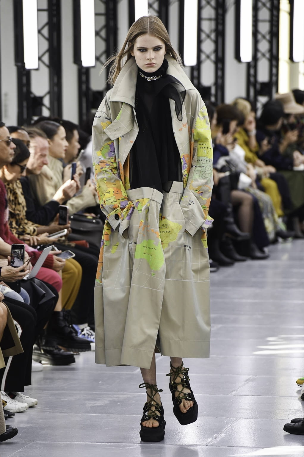 Fashion Week Paris Spring/Summer 2020 look 2 de la collection Sacai womenswear