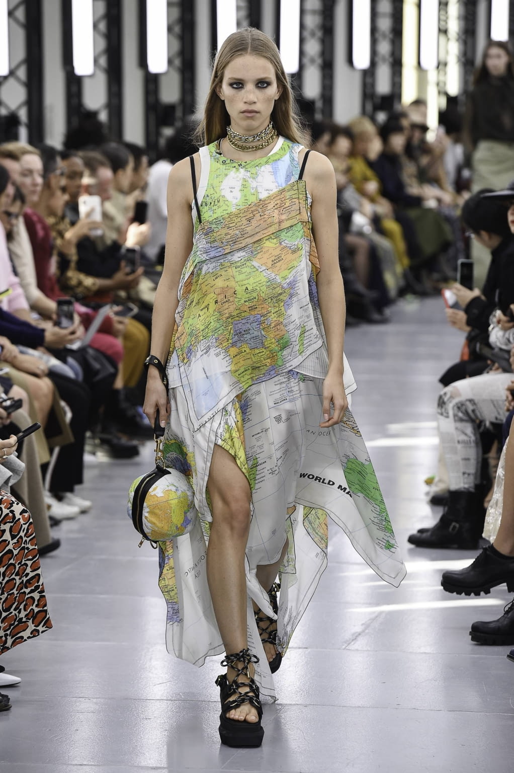 Fashion Week Paris Spring/Summer 2020 look 4 de la collection Sacai womenswear