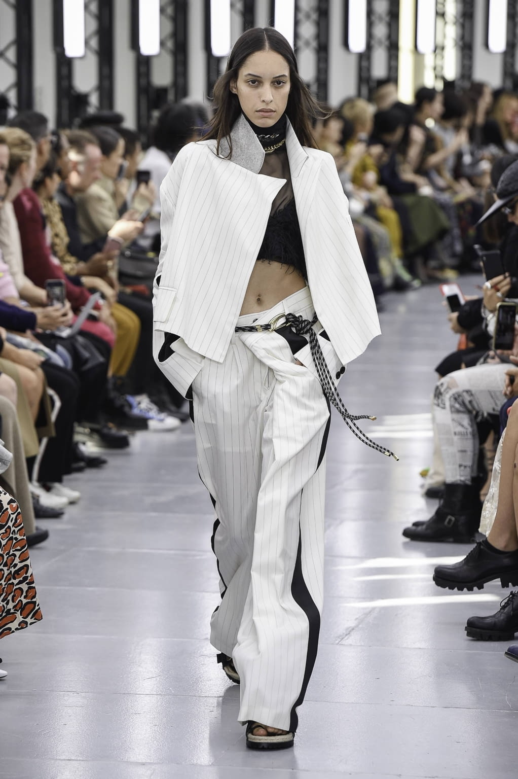 Fashion Week Paris Spring/Summer 2020 look 10 de la collection Sacai womenswear