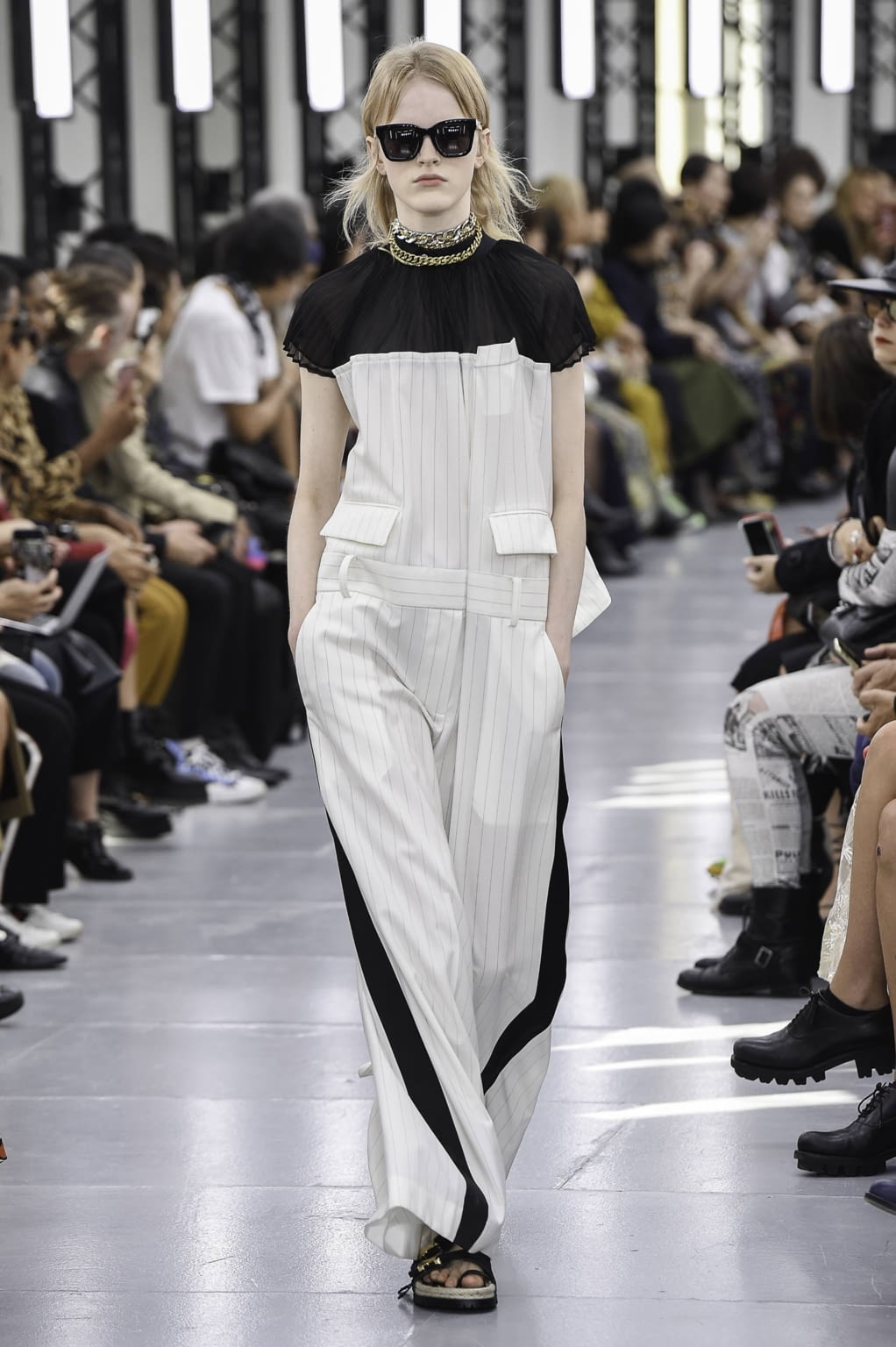 Fashion Week Paris Spring/Summer 2020 look 14 de la collection Sacai womenswear