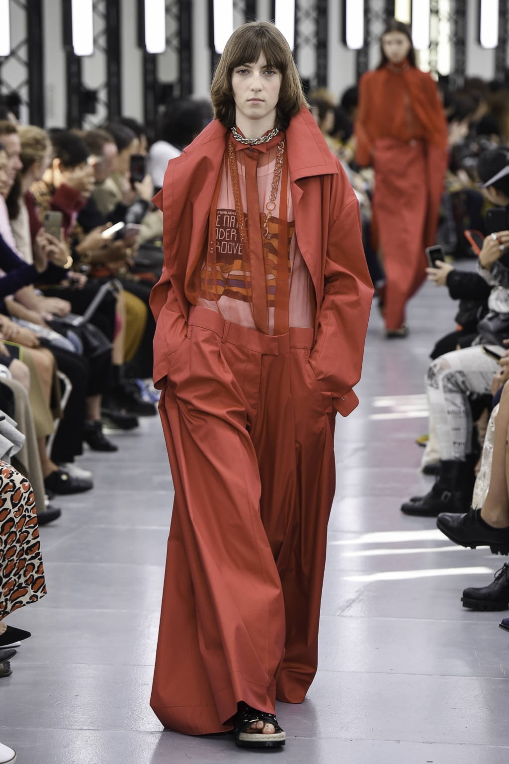 Fashion Week Paris Spring/Summer 2020 look 19 from the Sacai collection womenswear