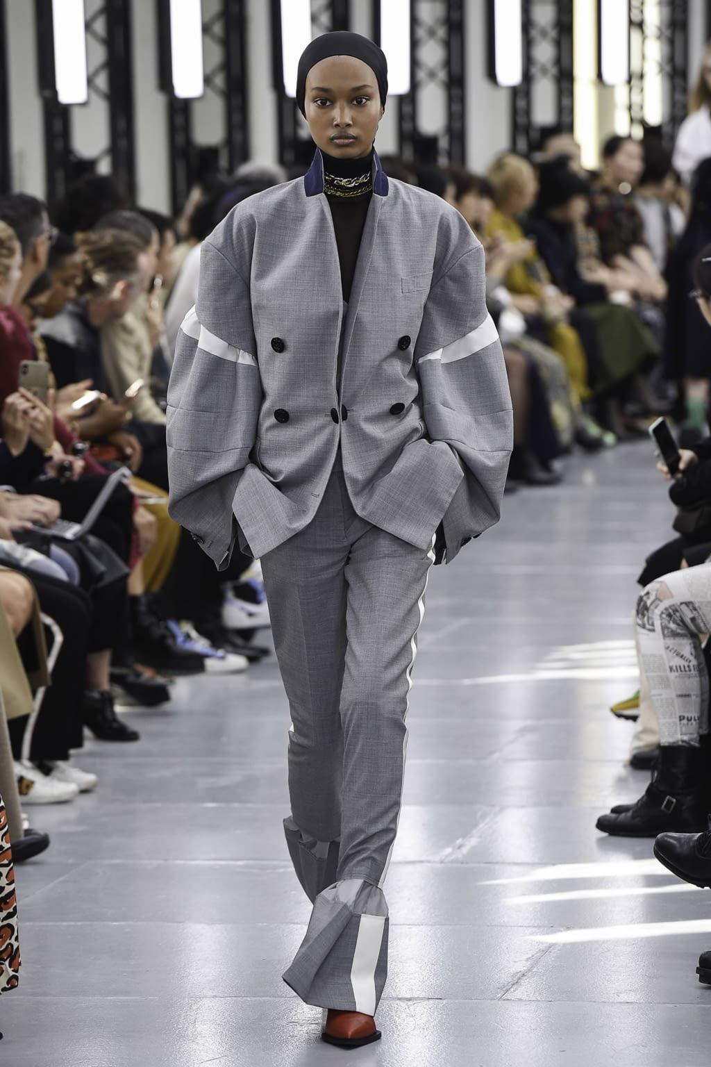 Fashion Week Paris Spring/Summer 2020 look 23 from the Sacai collection 女装