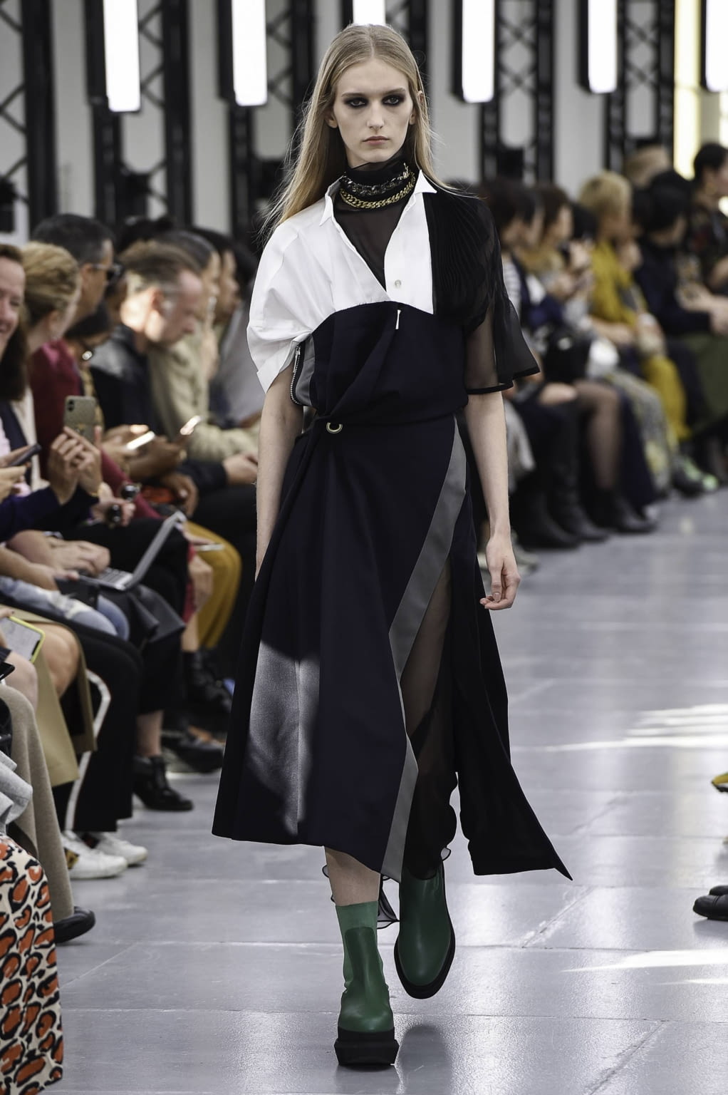 Fashion Week Paris Spring/Summer 2020 look 24 de la collection Sacai womenswear
