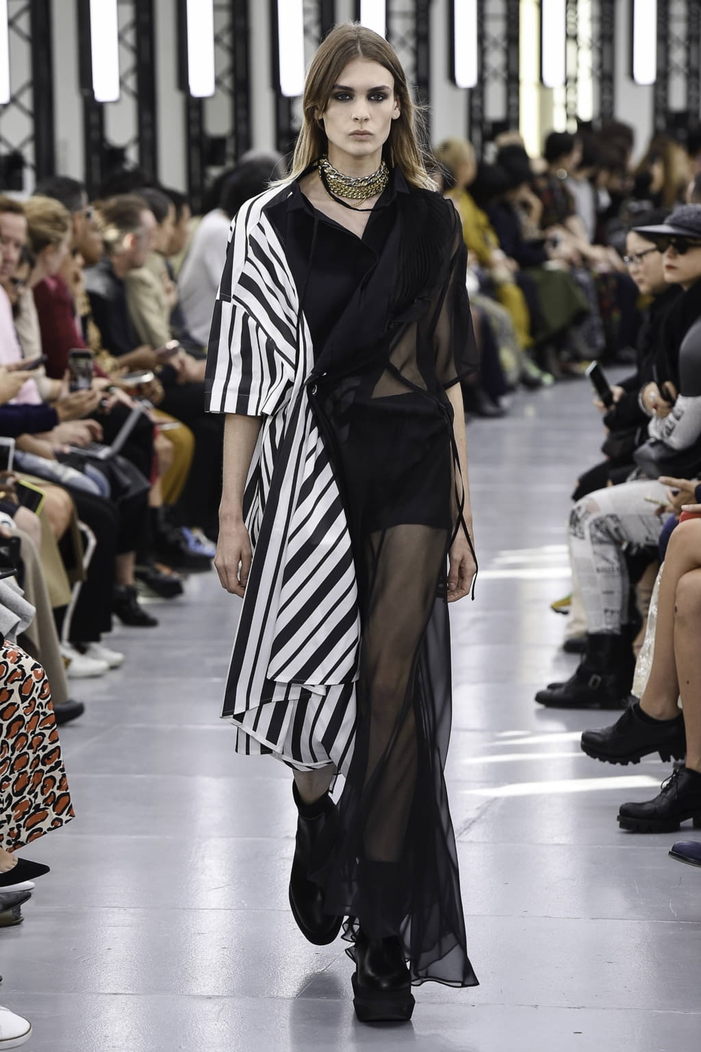 Fashion Week Paris Spring/Summer 2020 look 26 de la collection Sacai womenswear