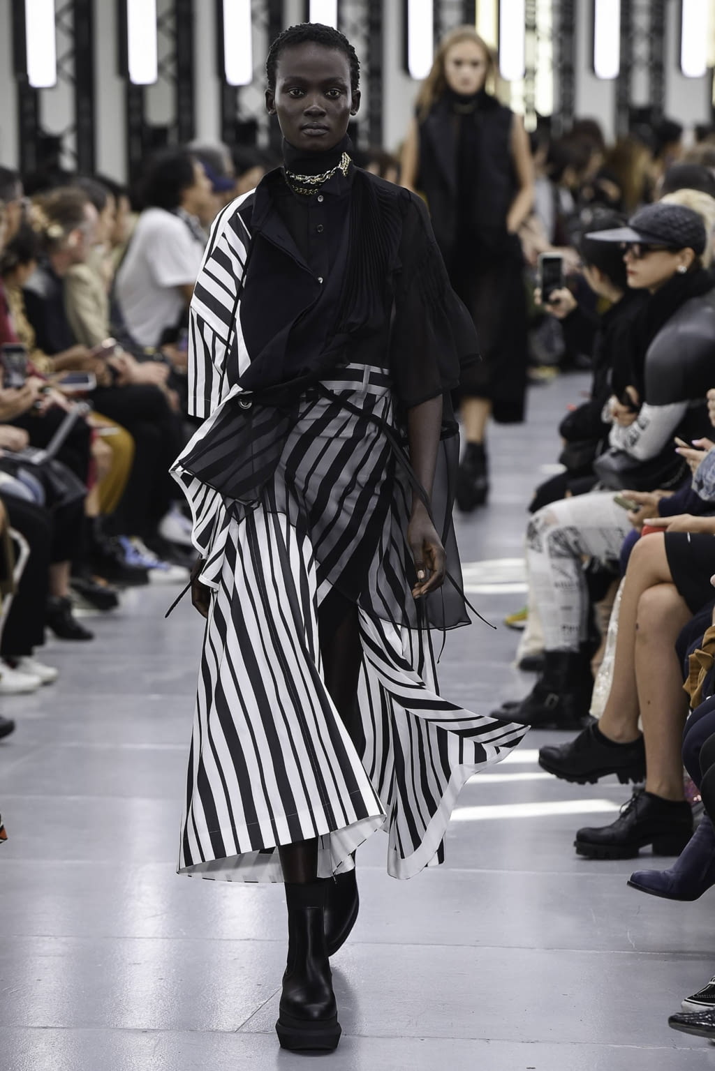 Fashion Week Paris Spring/Summer 2020 look 27 from the Sacai collection 女装