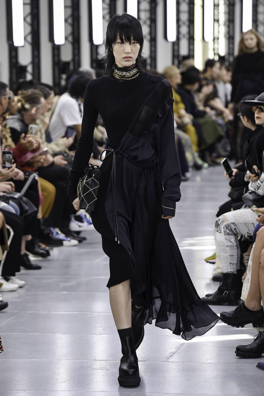 Fashion Week Paris Spring/Summer 2020 look 29 de la collection Sacai womenswear