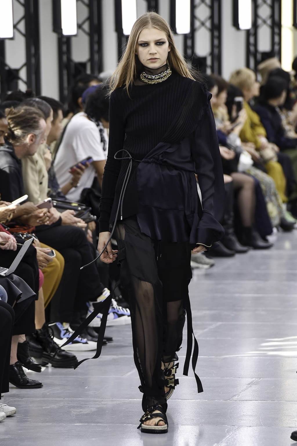 Fashion Week Paris Spring/Summer 2020 look 30 de la collection Sacai womenswear
