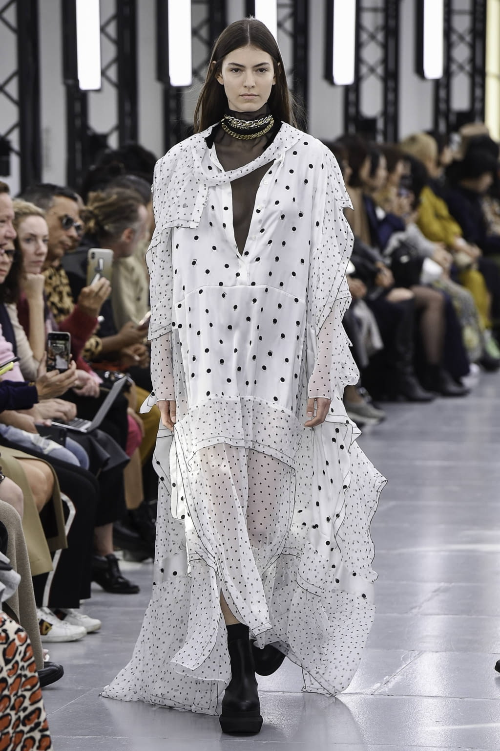 Fashion Week Paris Spring/Summer 2020 look 34 from the Sacai collection womenswear