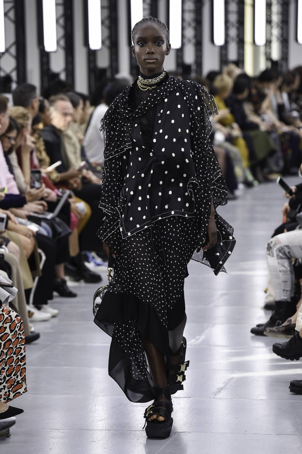 Fashion Week Paris Spring/Summer 2020 look 35 de la collection Sacai womenswear