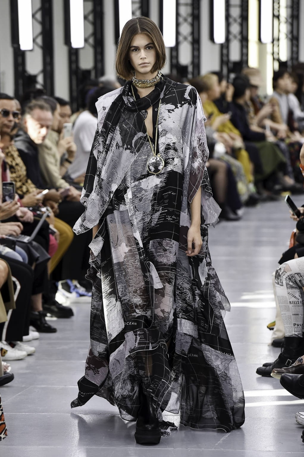 Fashion Week Paris Spring/Summer 2020 look 43 de la collection Sacai womenswear