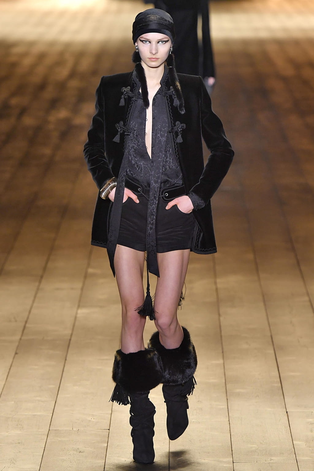 Fashion Week Paris Fall/Winter 2018 look 8 from the Saint Laurent collection womenswear