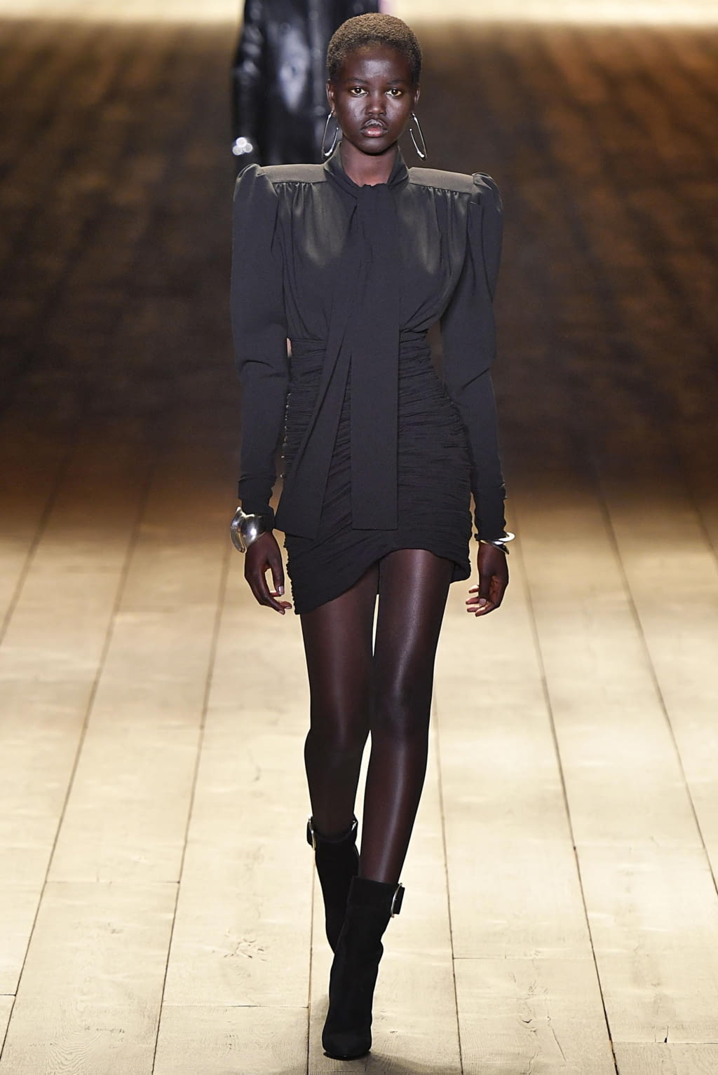 Fashion Week Paris Fall/Winter 2018 look 15 from the Saint Laurent collection womenswear