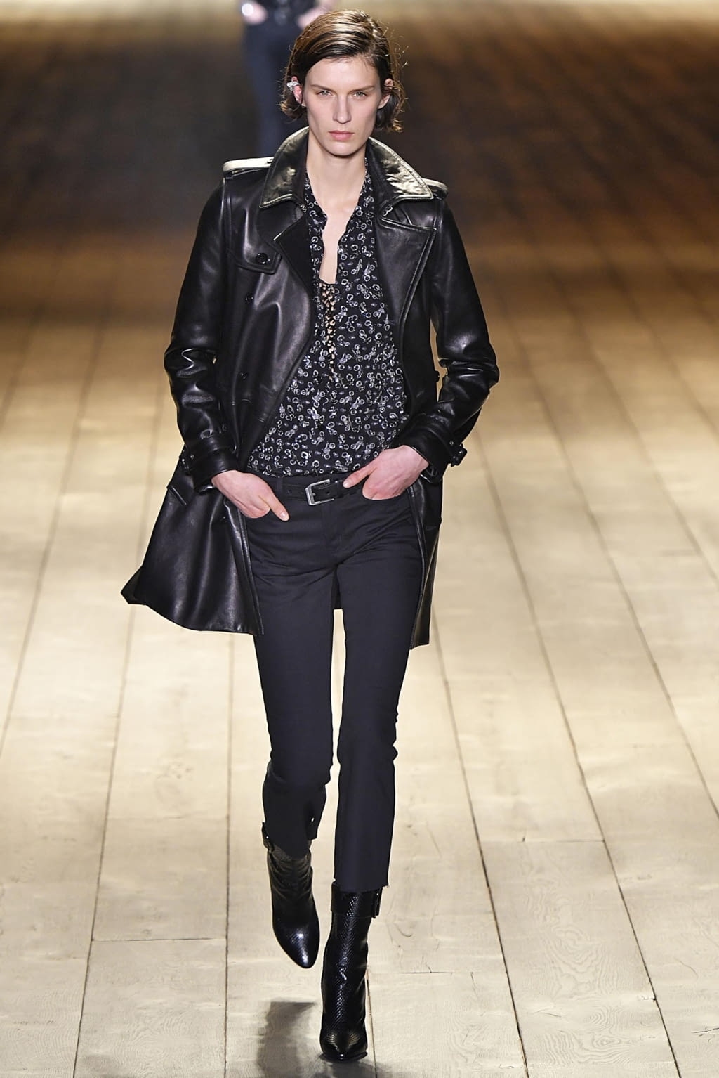 Fashion Week Paris Fall/Winter 2018 look 22 from the Saint Laurent collection womenswear