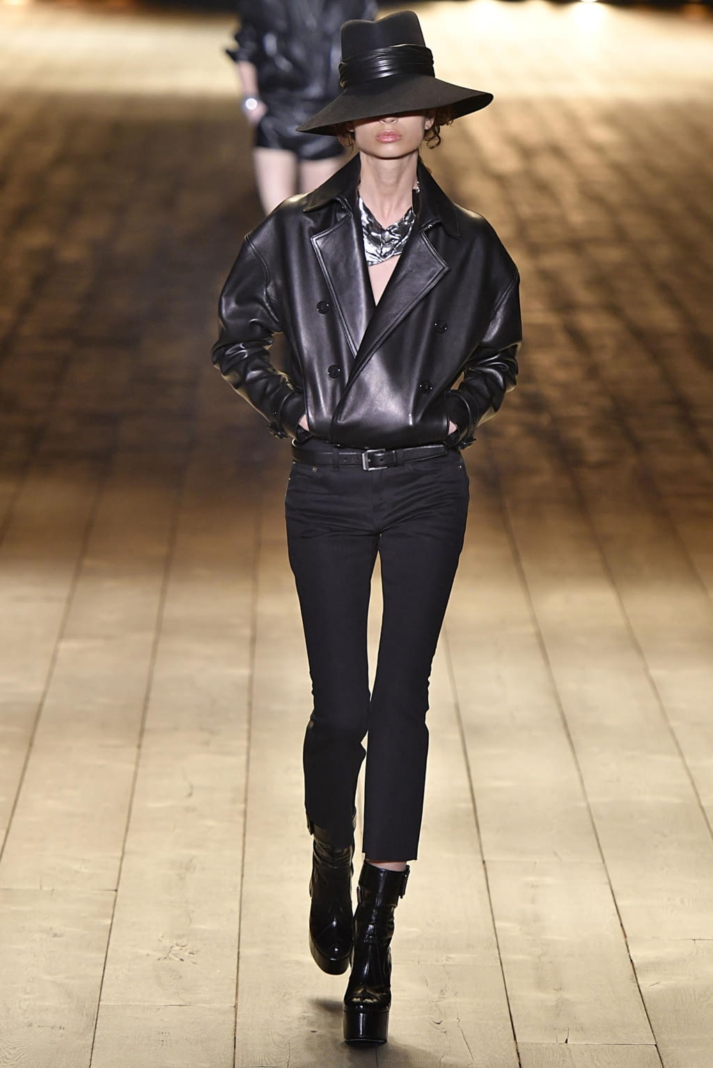 Fashion Week Paris Fall/Winter 2018 look 24 from the Saint Laurent collection womenswear