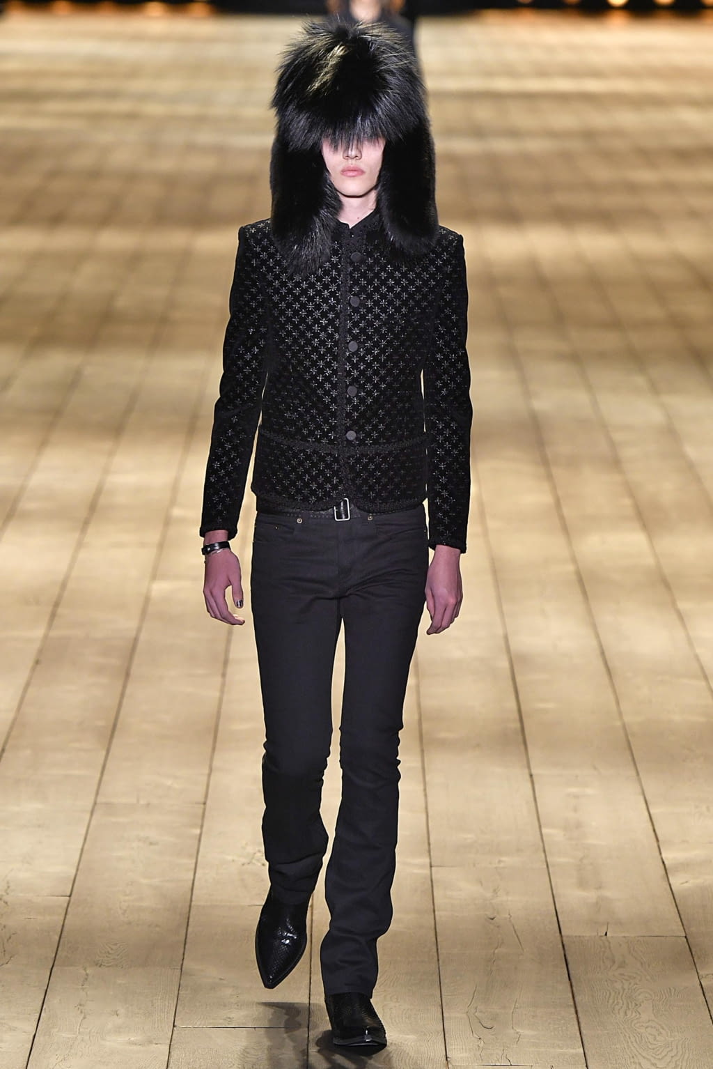 Fashion Week Paris Fall/Winter 2018 look 32 from the Saint Laurent collection womenswear
