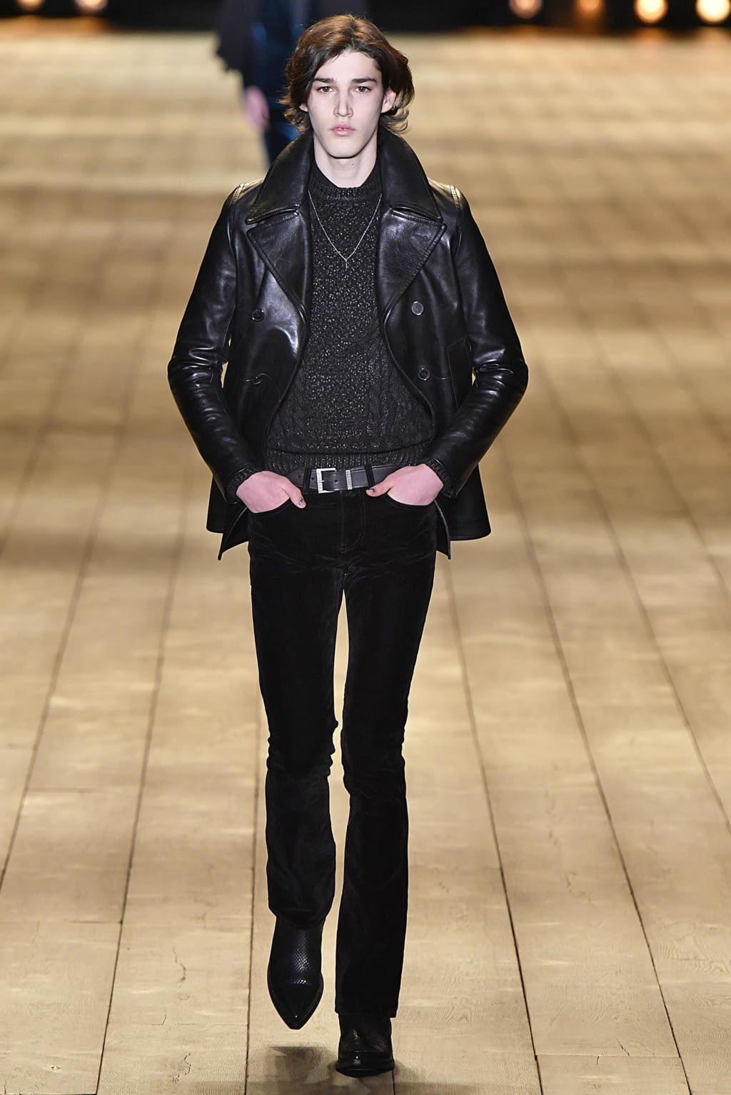 Fashion Week Paris Fall/Winter 2018 look 35 from the Saint Laurent collection 女装