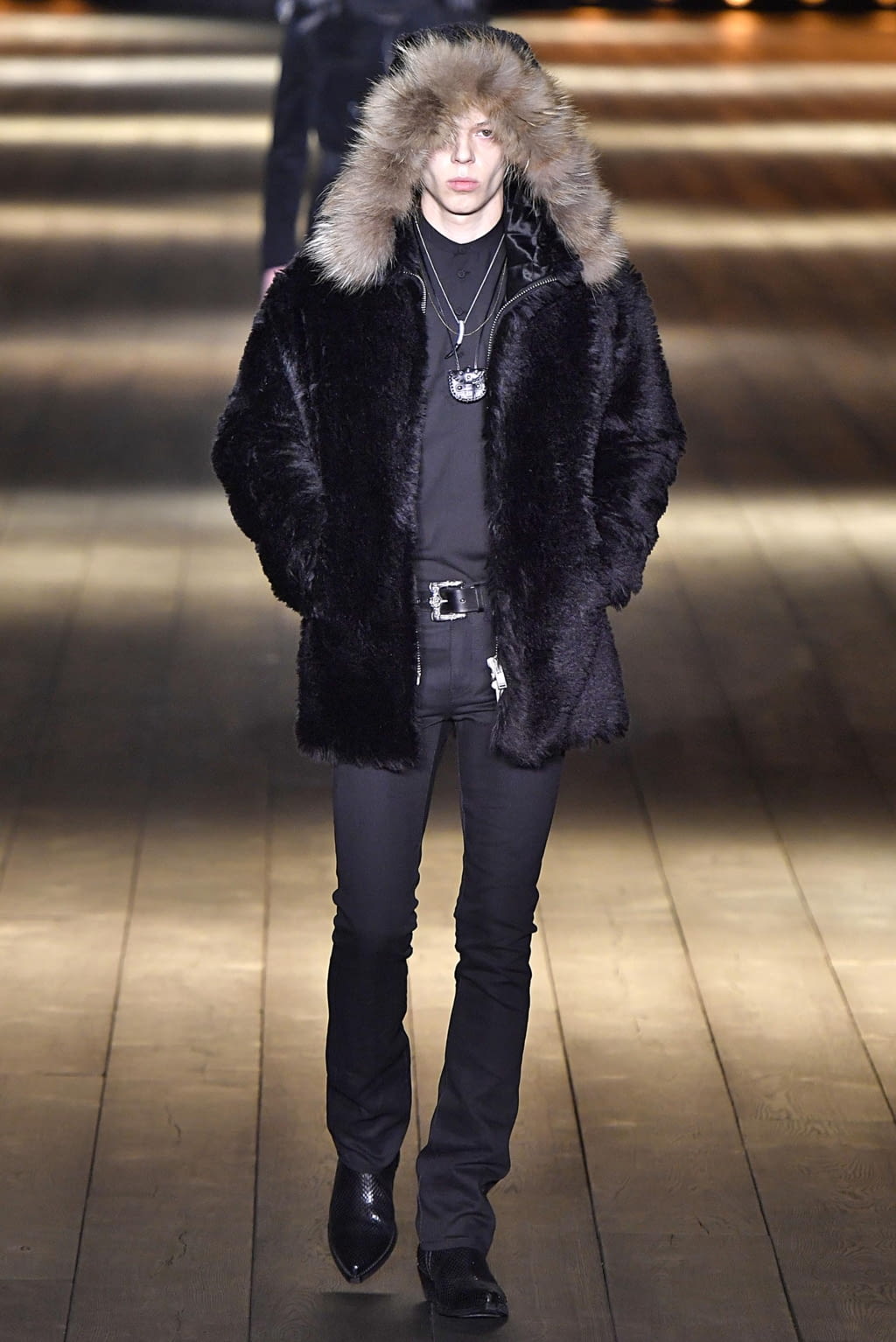 Fashion Week Paris Fall/Winter 2018 look 41 from the Saint Laurent collection womenswear