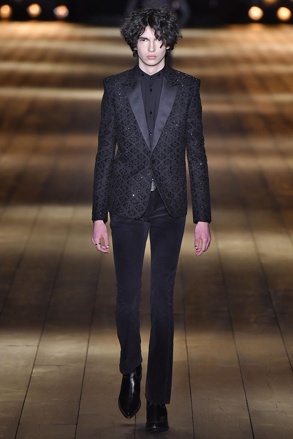 Fashion Week Paris Fall/Winter 2018 look 51 from the Saint Laurent collection womenswear