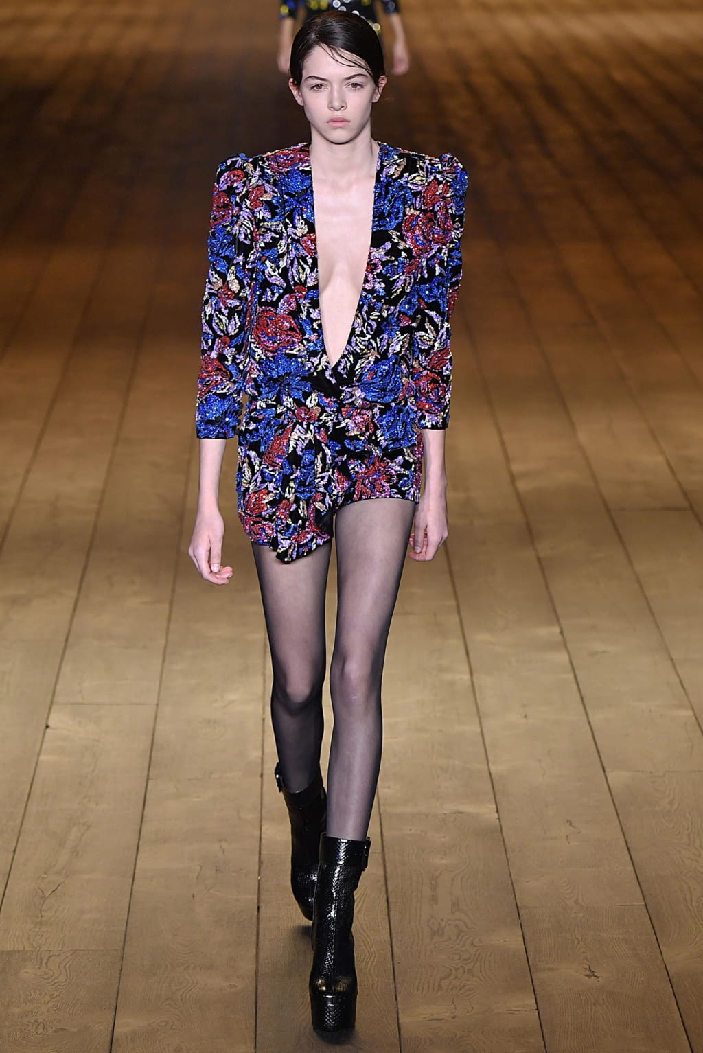 Fashion Week Paris Fall/Winter 2018 look 85 from the Saint Laurent collection 女装