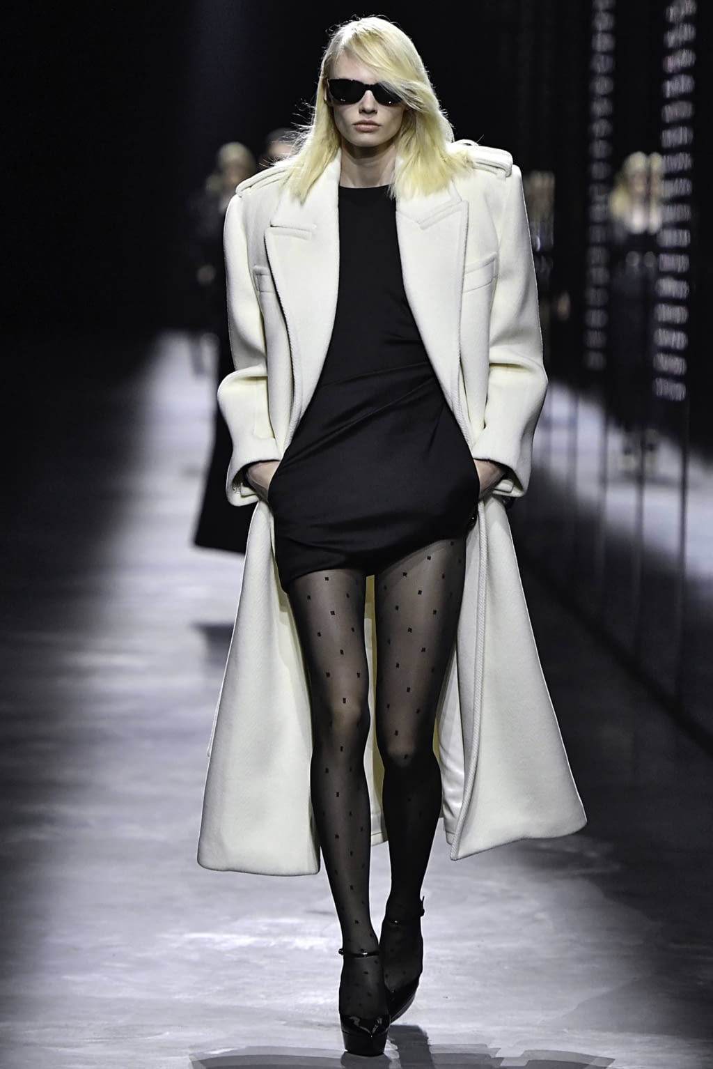 Fashion Week Paris Fall/Winter 2019 look 2 from the Saint Laurent collection womenswear