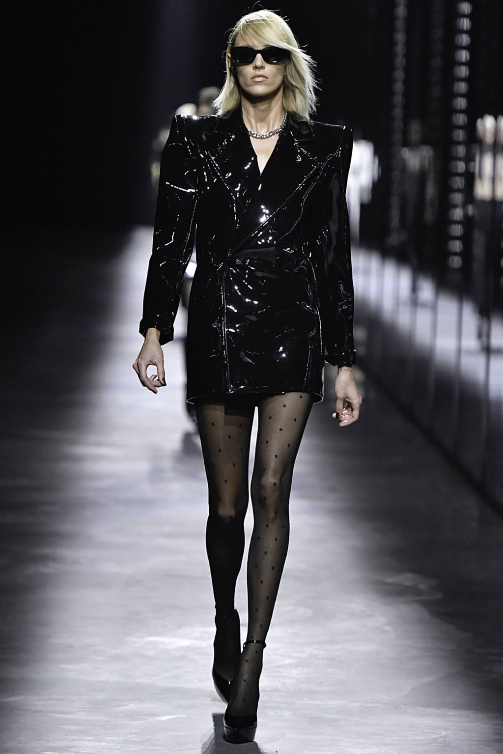 Fashion Week Paris Fall/Winter 2019 look 5 from the Saint Laurent collection 女装