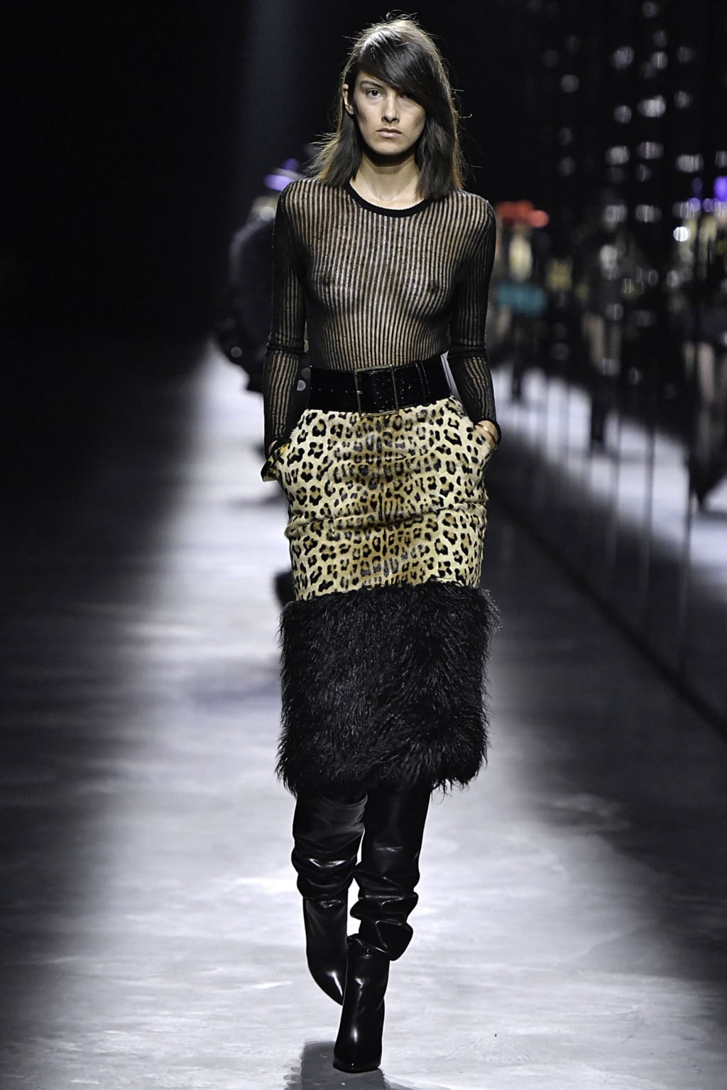Fashion Week Paris Fall/Winter 2019 look 11 from the Saint Laurent collection 女装