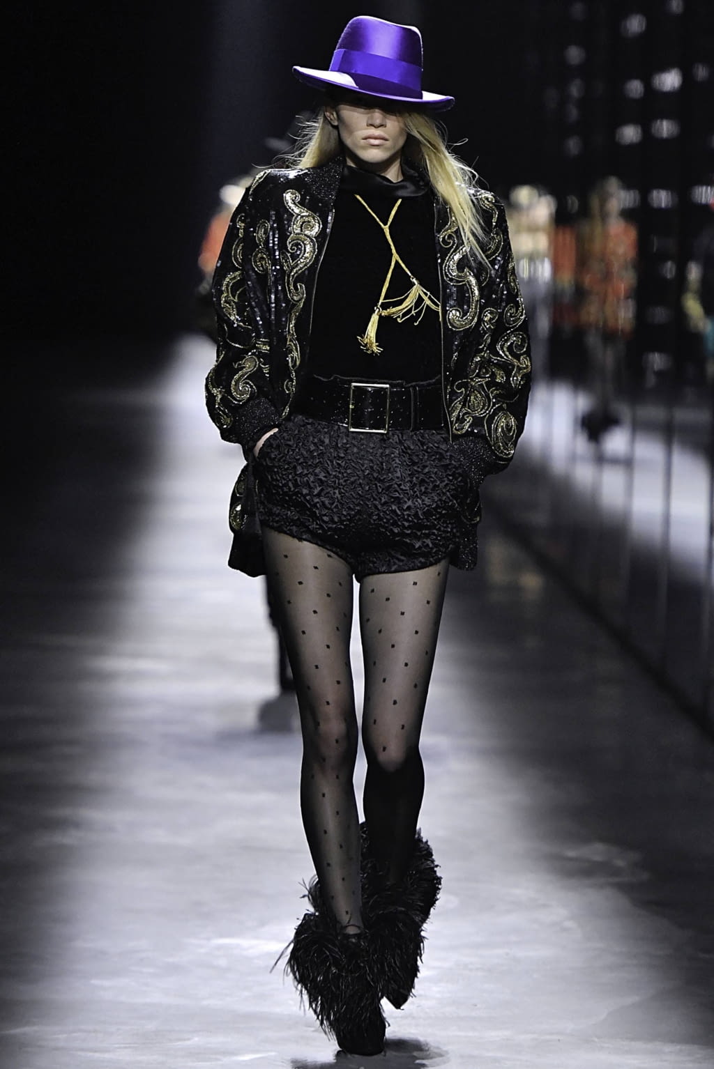 Fashion Week Paris Fall/Winter 2019 look 13 from the Saint Laurent collection 女装
