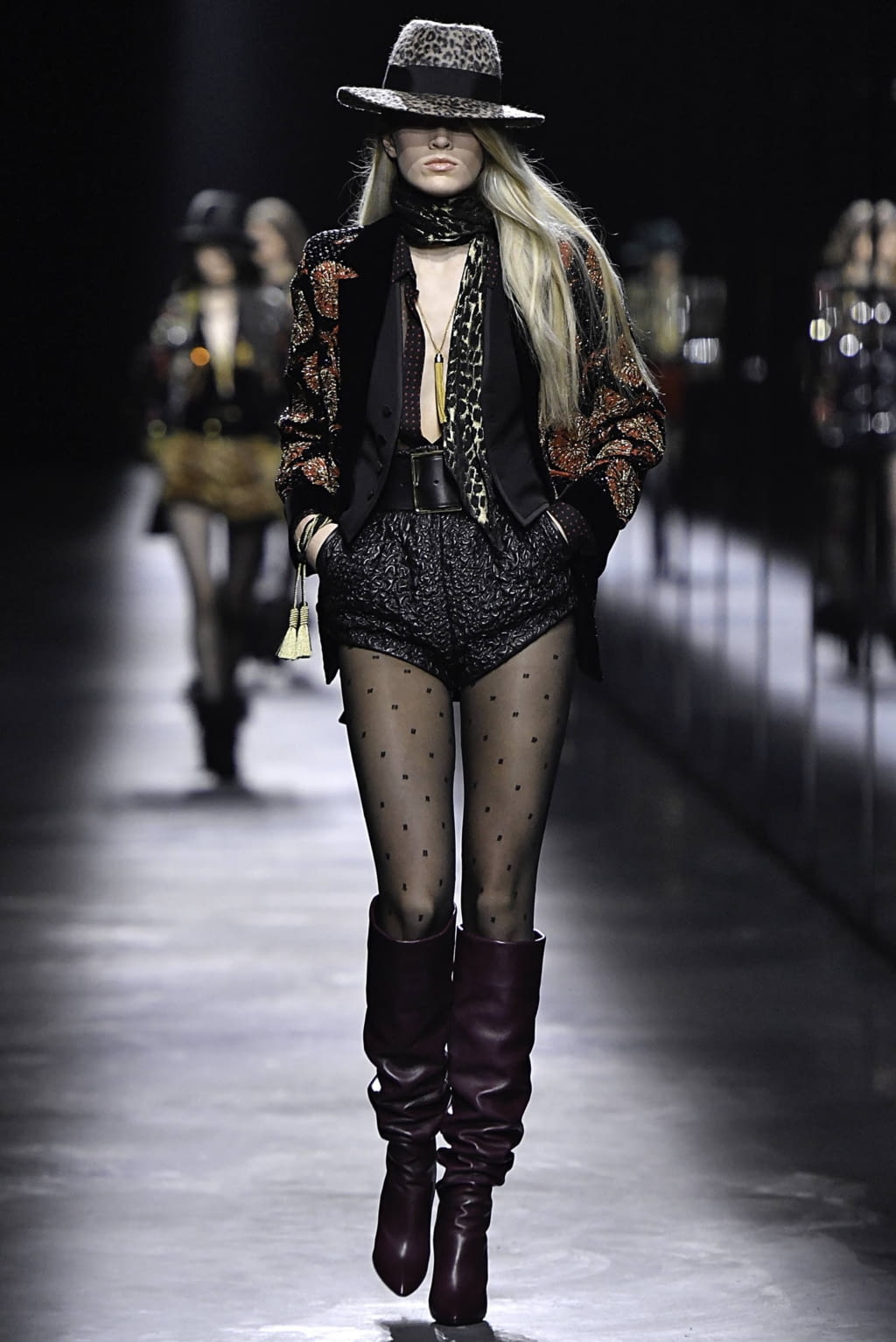 Fashion Week Paris Fall/Winter 2019 look 18 from the Saint Laurent collection 女装