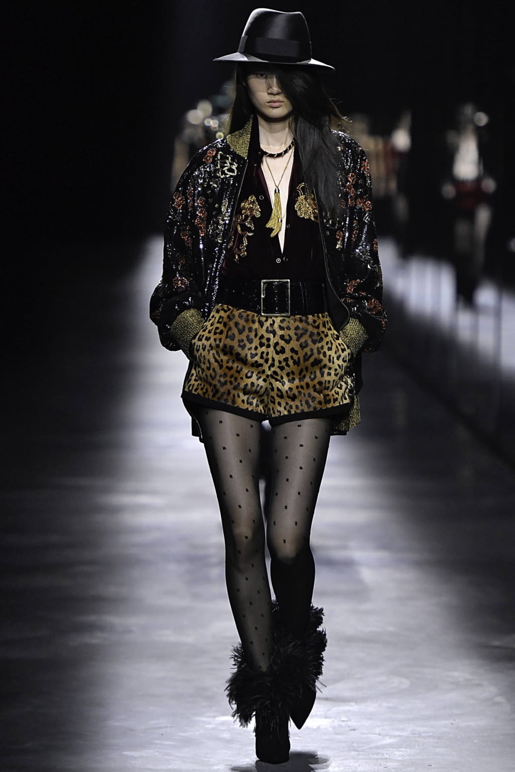 Fashion Week Paris Fall/Winter 2019 look 19 from the Saint Laurent collection womenswear