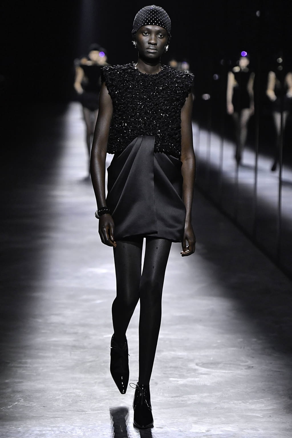 Fashion Week Paris Fall/Winter 2019 look 25 from the Saint Laurent collection womenswear