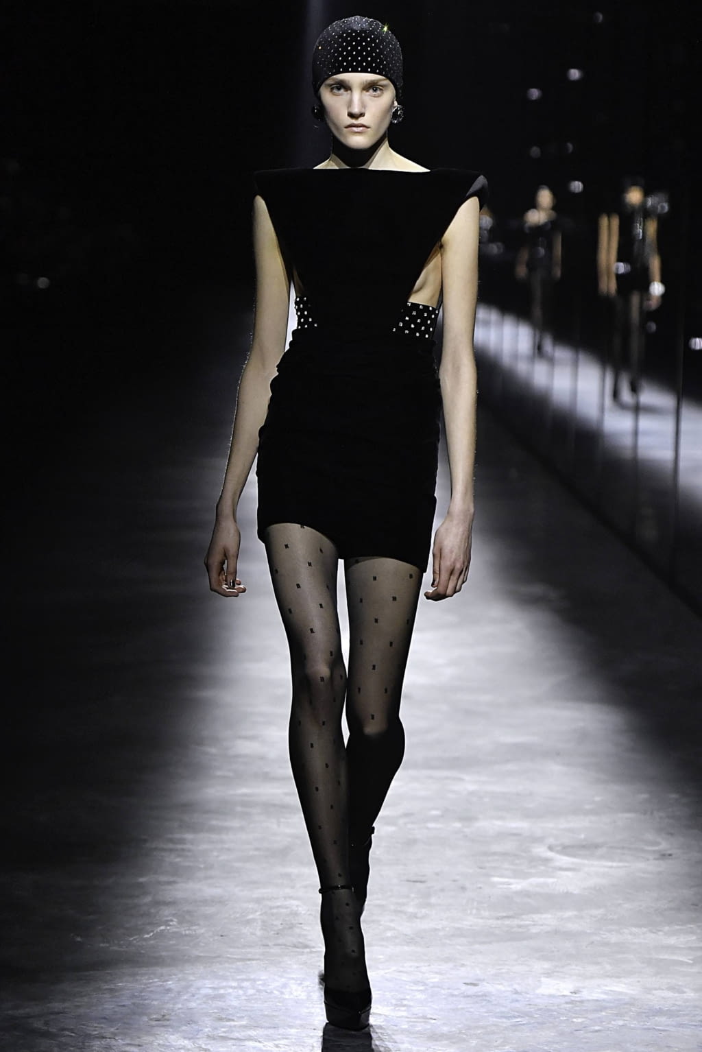 Fashion Week Paris Fall/Winter 2019 look 27 from the Saint Laurent collection 女装